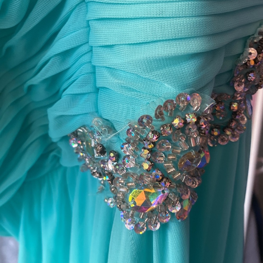SEA FOAM GREEN PROM DRESS - Picture 11 of 12